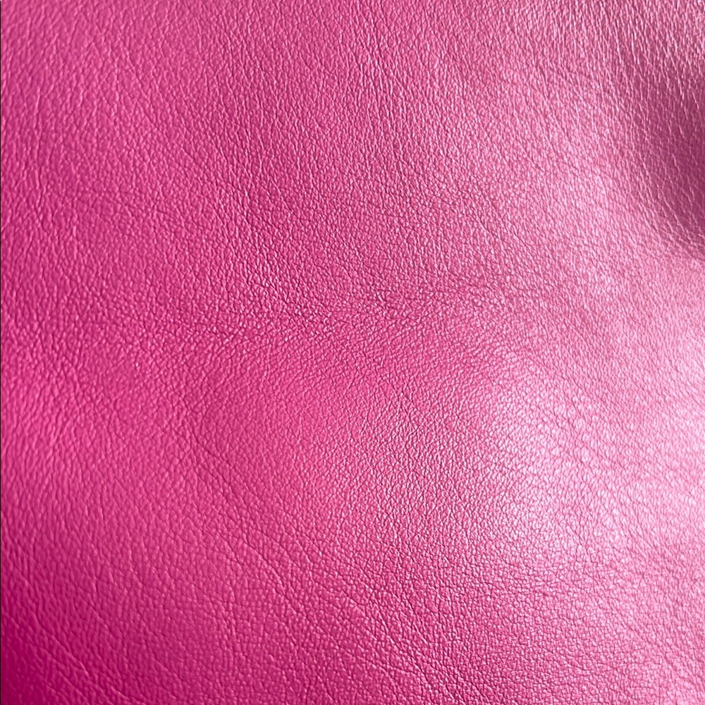 📍SOLD📍Fendi Magenta Shoulder Bag with Silver Chain Detail - Picture 9 of 14